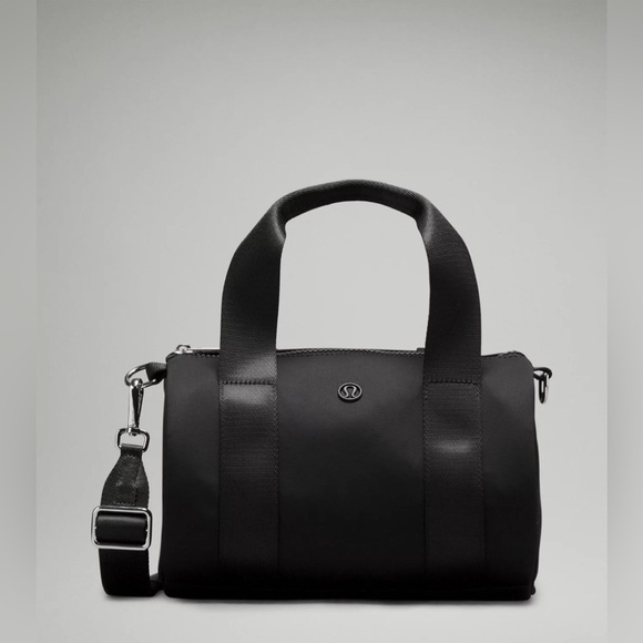 🆕🖤 Lululemon Knit Nylon Mini Barrel Duffel Bag - Black - Picture 1 of 4